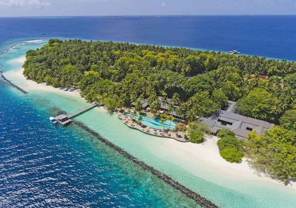 Dijamin Betah! Staycation Menenangkan di Cottage Modern Pulau Royal